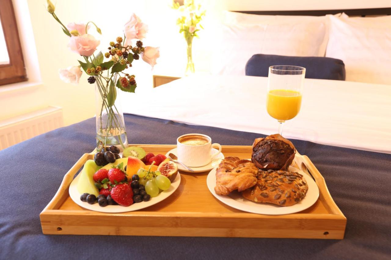 Grand Boutique Hotel Pristina Extérieur photo