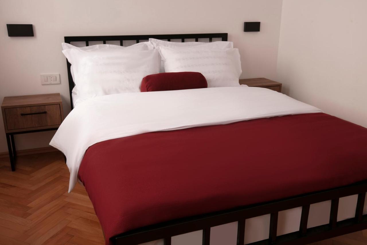 Grand Boutique Hotel Pristina Extérieur photo