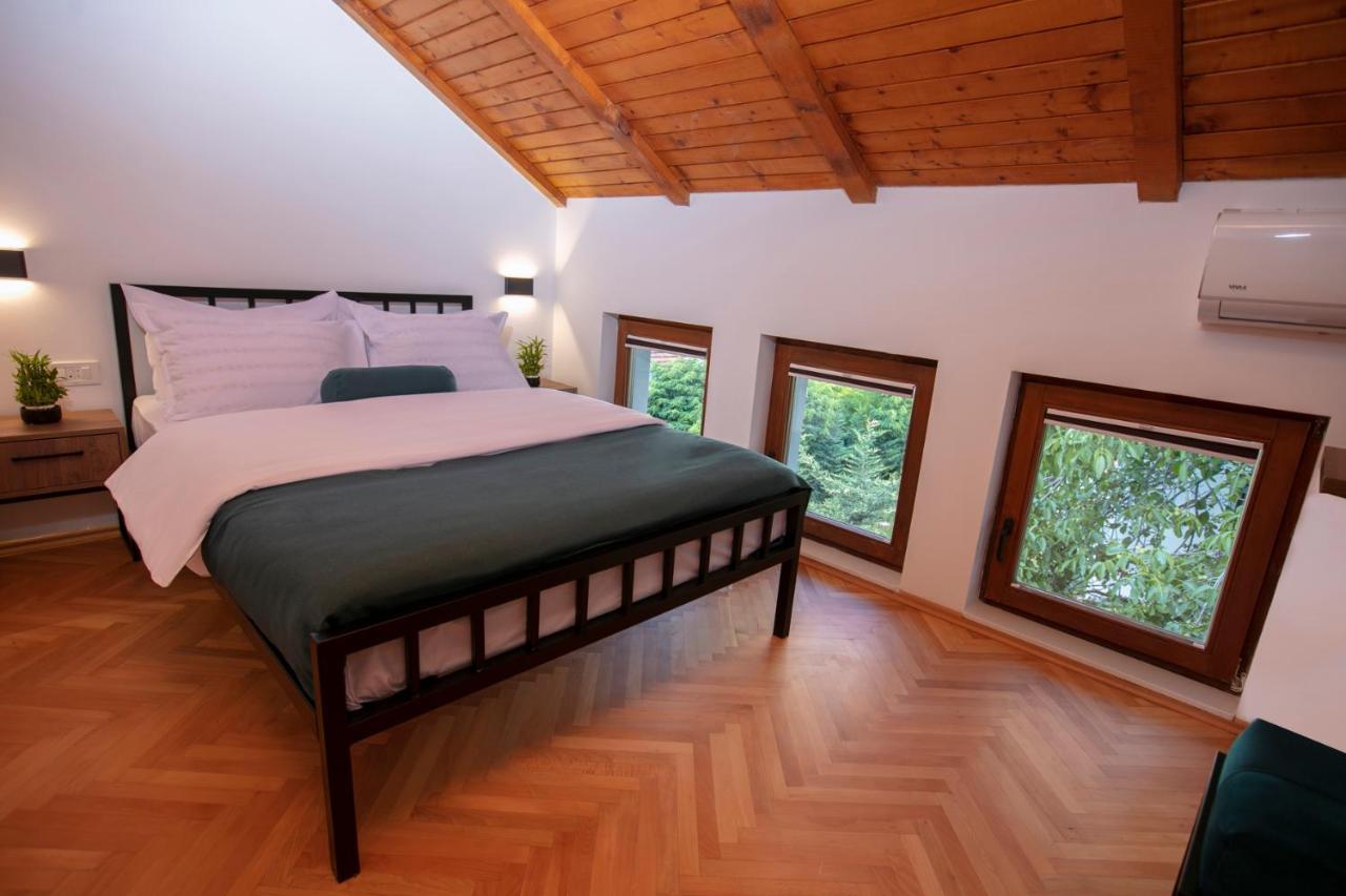 Grand Boutique Hotel Pristina Extérieur photo