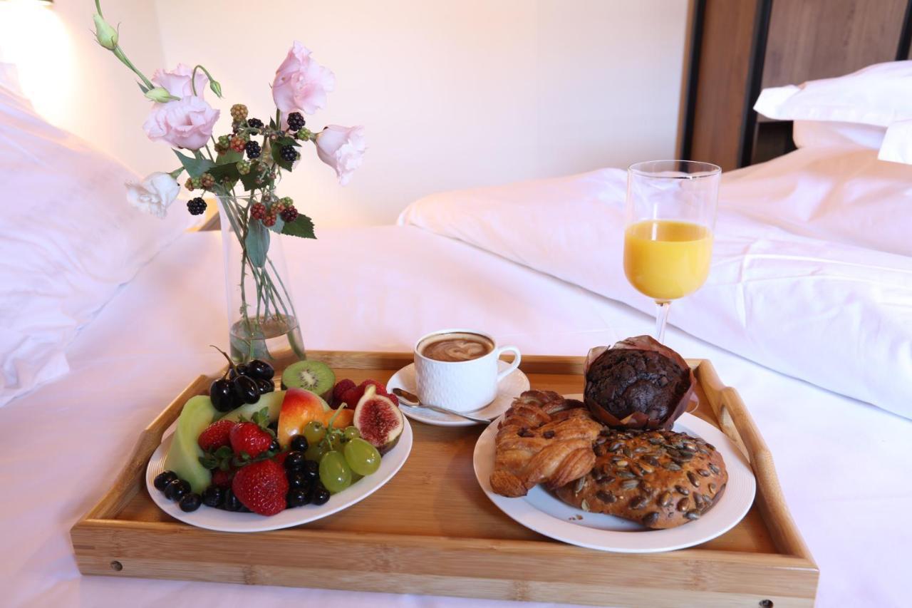 Grand Boutique Hotel Pristina Extérieur photo