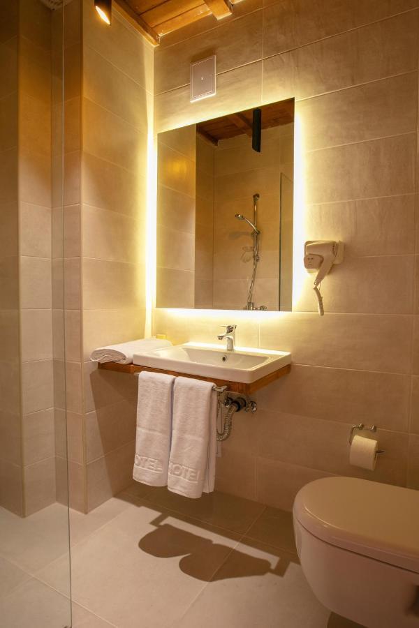 Grand Boutique Hotel Pristina Extérieur photo