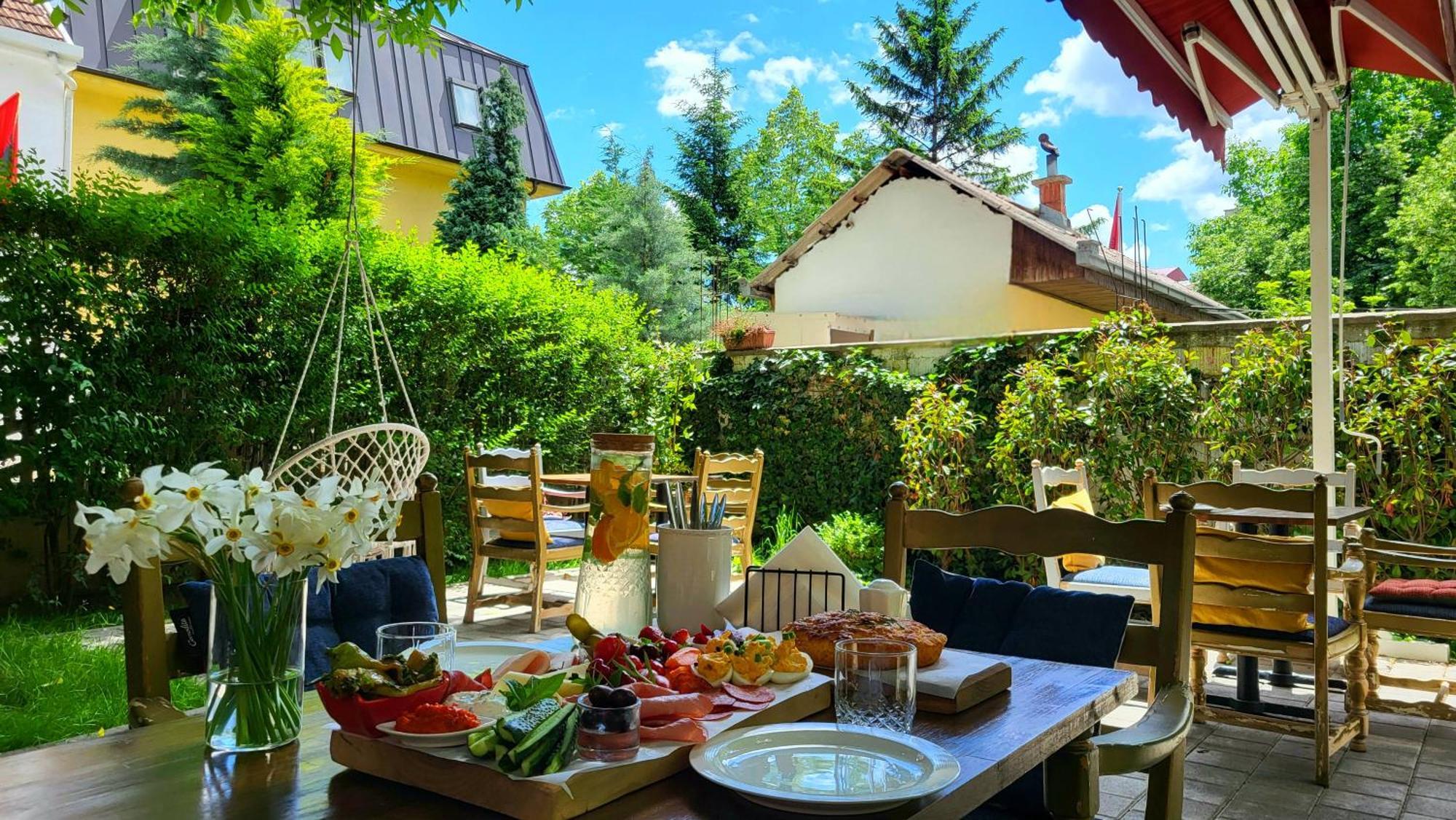 Grand Boutique Hotel Pristina Extérieur photo