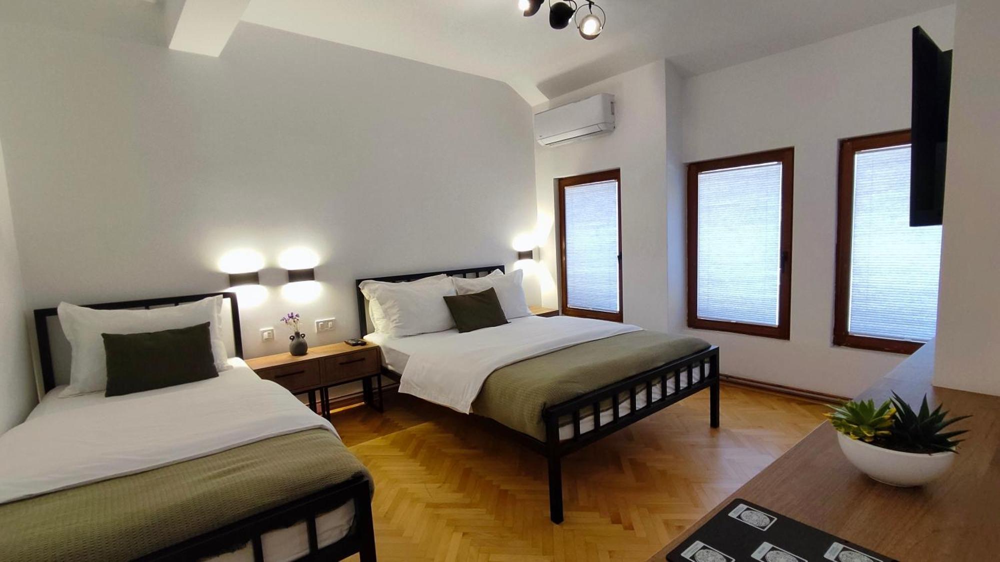 Grand Boutique Hotel Pristina Extérieur photo
